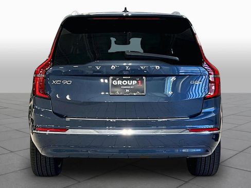 New 2026 Volvo XC90 B5 Plus w/ Protection Package Premier AWD/4WD image 4