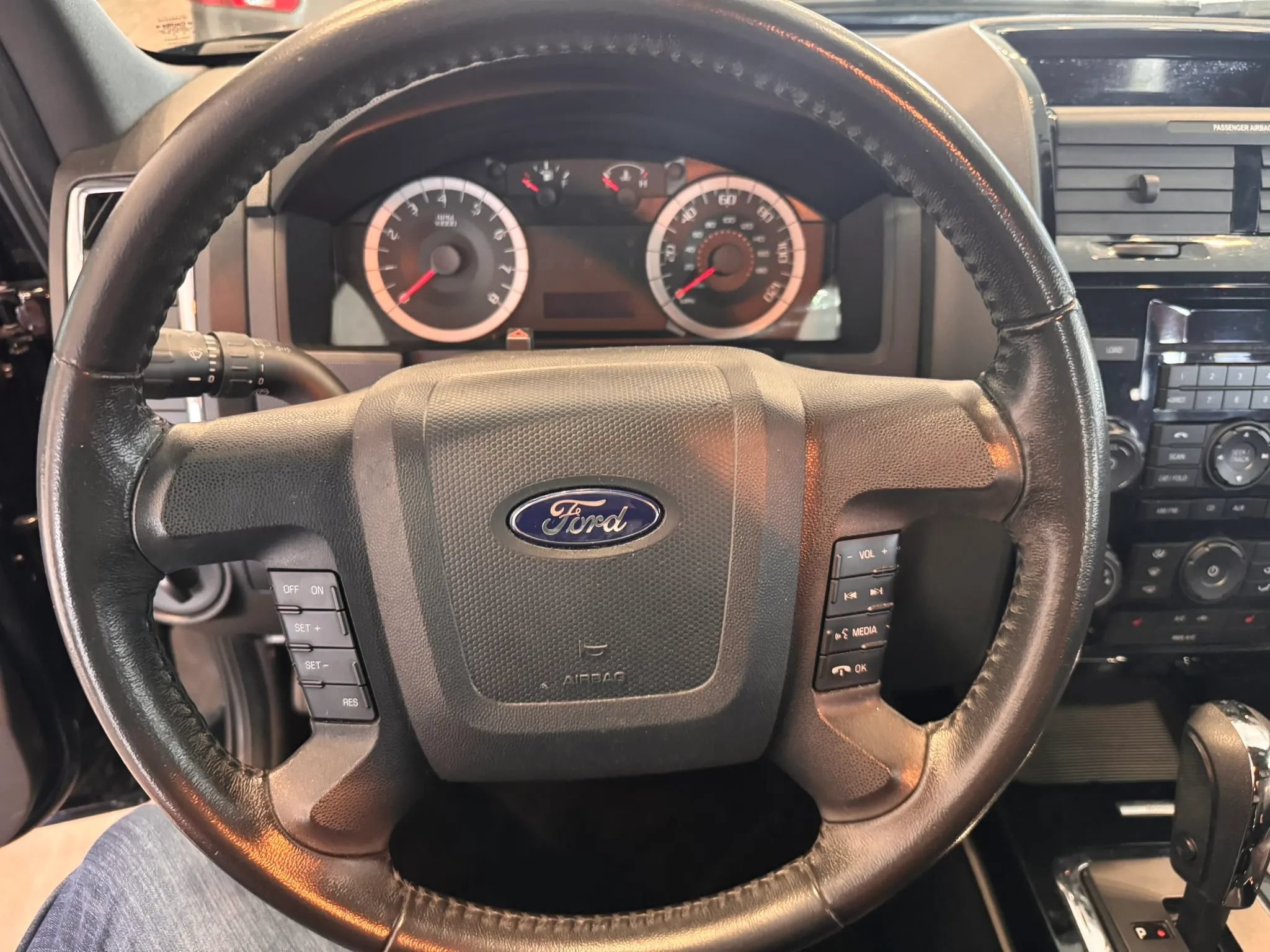 Used 2012 Ford Escape Limited w/ Class II Trailer Tow Pkg FWD image 28