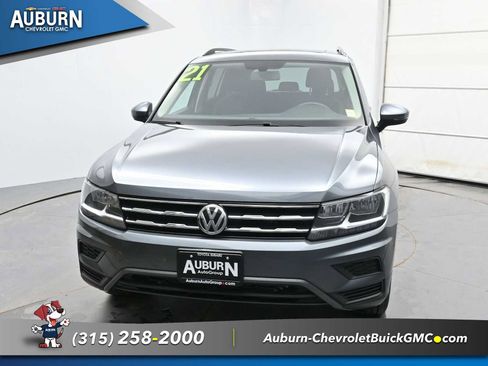 Used 2021 Volkswagen Tiguan SE w/ Panoramic Sunroof Package AWD/4WD image 3