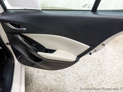 Used 2018 MAZDA MAZDA3 Grand Touring image 24