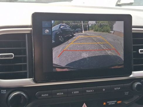 Used 2025 Hyundai Venue SEL FWD image 18