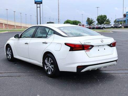 Used 2023 Nissan Altima 2.5 S FWD image 6