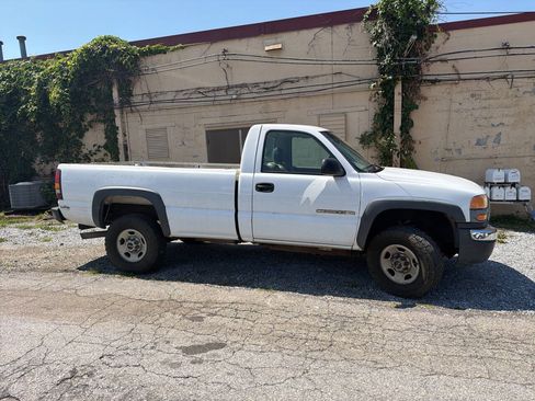 Used 2004 GMC Sierra 2500 W/T RWD image 11
