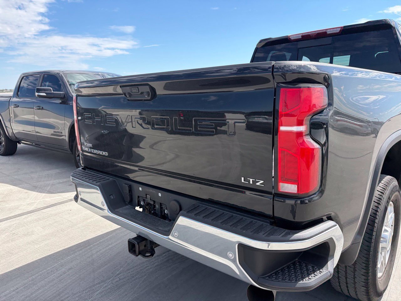 Used 2025 Chevrolet Silverado 3500 LTZ w/ LTZ Convenience Package AWD/4WD image 4