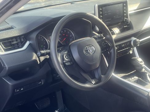 Used 2020 Toyota RAV4 XLE w/ Convenience Package FWD image 15