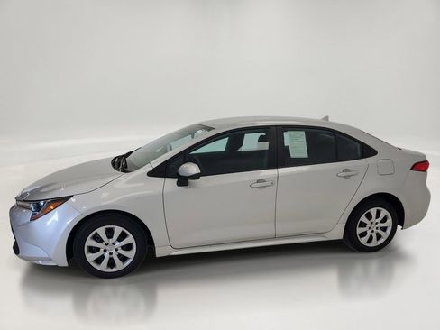 Used 2025 Toyota Corolla LE image 4
