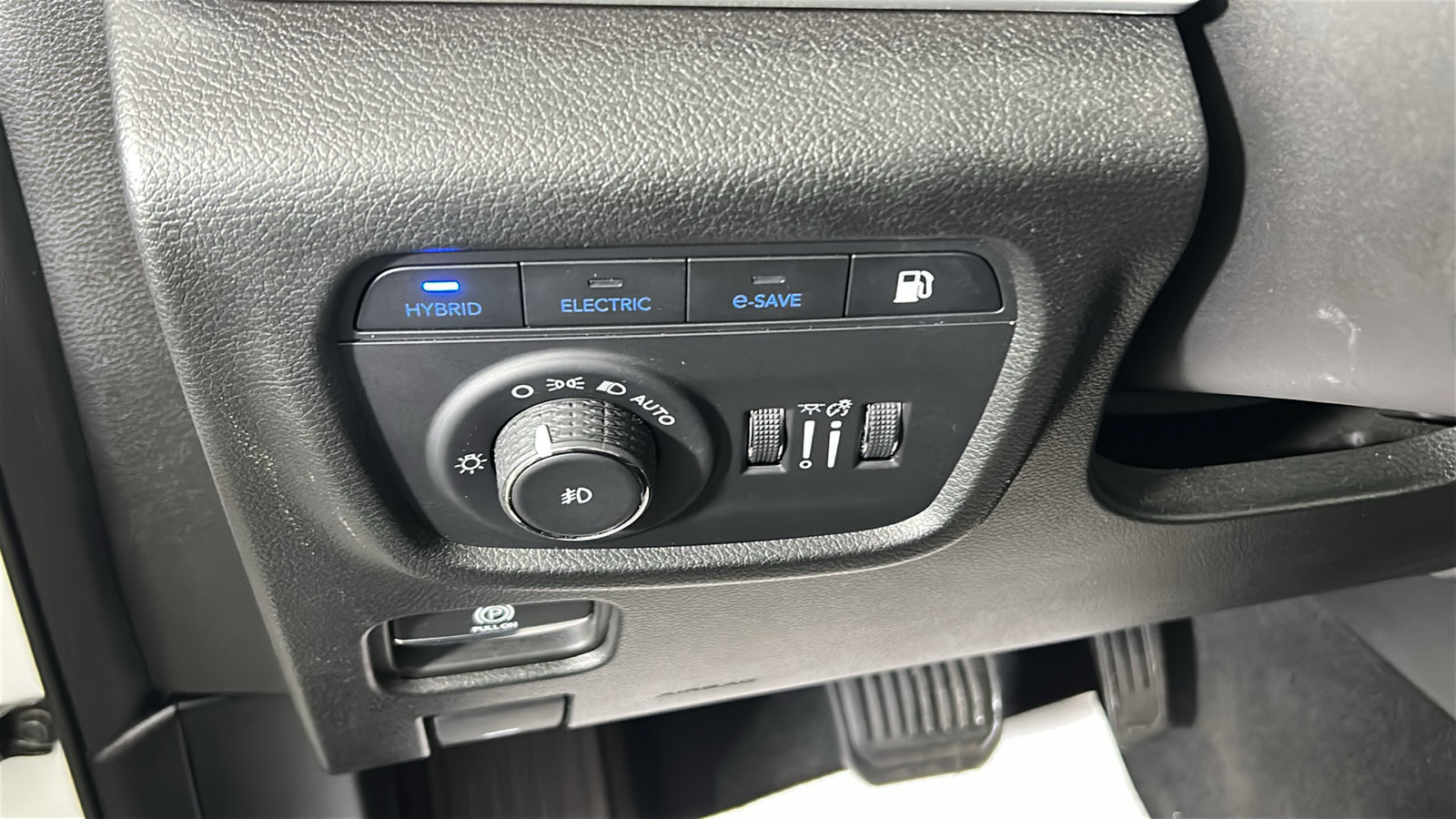 Used 2022 Jeep Grand Cherokee Limited 4xe w/ Luxury Tech Group II AWD/4WD image 24
