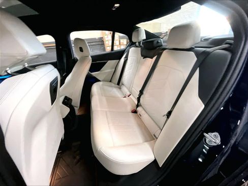 Certified 2026 BMW i5 eDrive40 w/ M Sport Package RWD image 28
