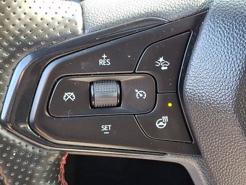 Used 2024 Chevrolet Trax RS w/ Sunroof Package FWD image 21