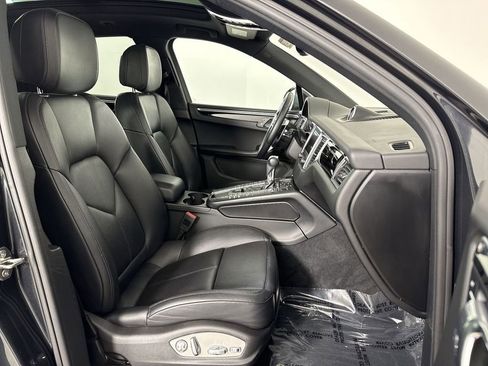 Certified 2017 Porsche Macan AWD/4WD image 24