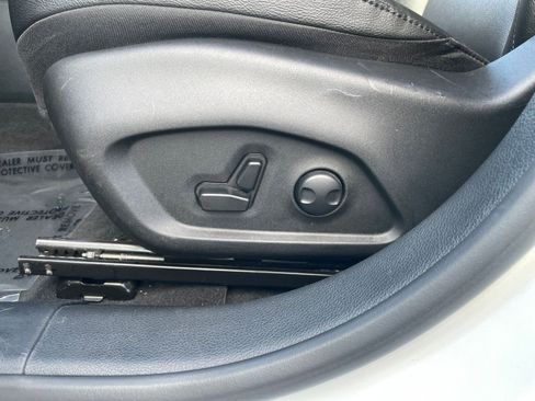 Used 2025 Jeep Compass Limited image 23