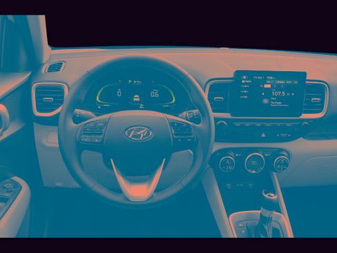 Used 2025 Hyundai Venue SEL FWD image 4