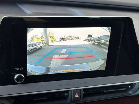 Used 2025 Toyota Prius Plug-In Hybrid FWD image 18
