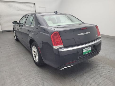 Used 2016 Chrysler 300 Limited RWD image 5