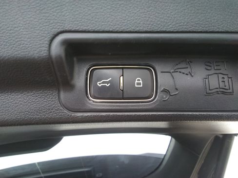 Used 2020 Ford Explorer XLT w/ Equipment Group 202A image 9