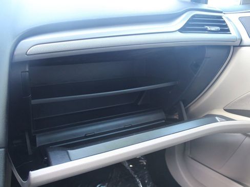 Used 2020 Ford Fusion SE FWD image 26