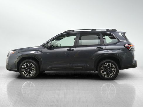 Used 2025 Subaru Forester Premium AWD/4WD image 2