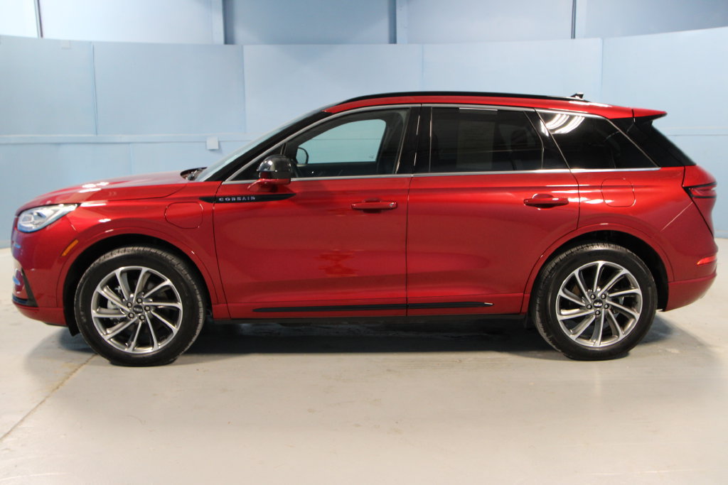 Used 2025 Lincoln Corsair Grand Touring w/ Towing Package AWD/4WD image 33
