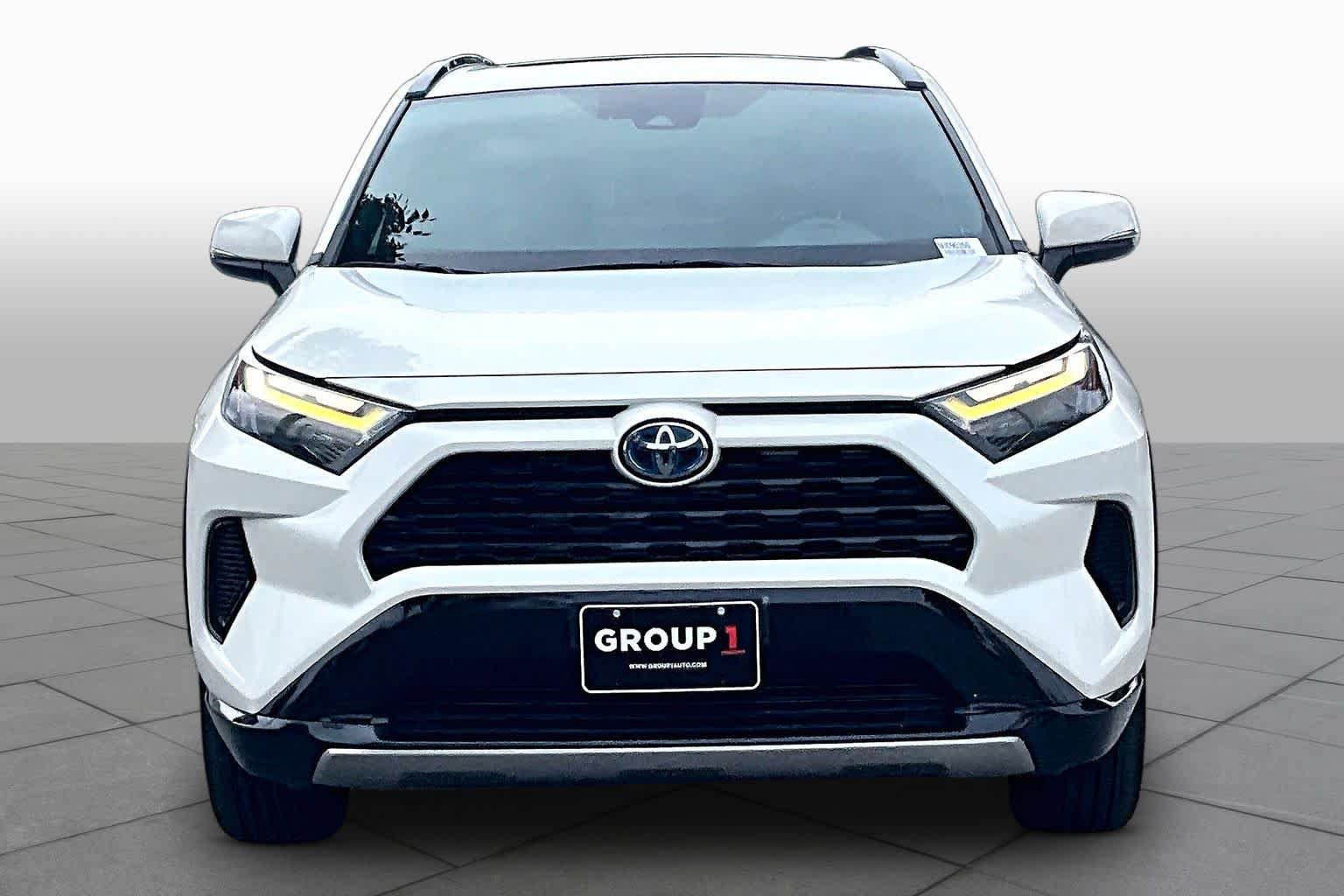 Used 2022 Toyota RAV4 SE w/ Convenience Package AWD/4WD image 4