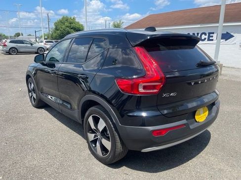 Used 2021 Volvo XC40 T5 Momentum w/ Premium Package AWD/4WD image 5