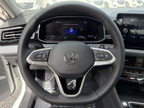 New 2026 Volkswagen Jetta SE FWD image 32