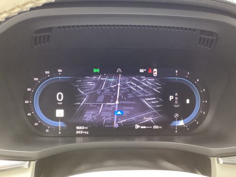 Certified 2023 Volvo XC60 B5 Ultimate w/ Climate Package image 21