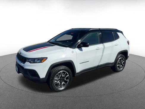 Used 2025 Jeep Compass Trailhawk image 8