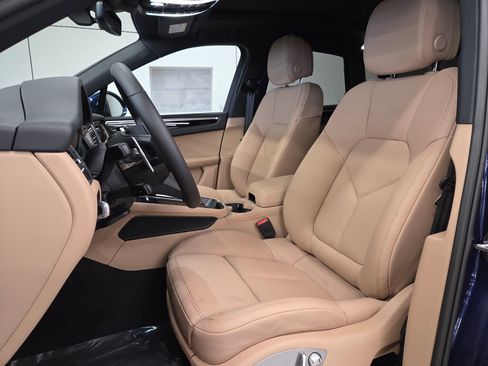 New 2026 Porsche Macan AWD/4WD image 5