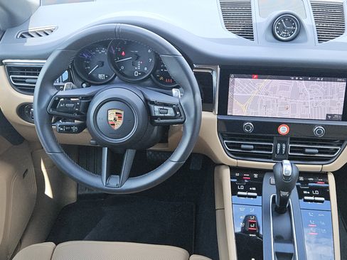 Used 2026 Porsche Macan image 25