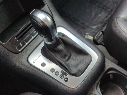 Used 2011 Volkswagen Tiguan SE image 23