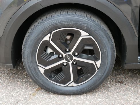 Certified 2023 Kia Niro EX w/ EX Cold Weather Package image 15