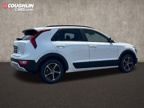 New 2025 Kia Niro EX image 5
