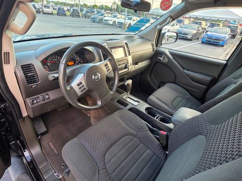 Used 2015 Nissan Frontier SV RWD image 13