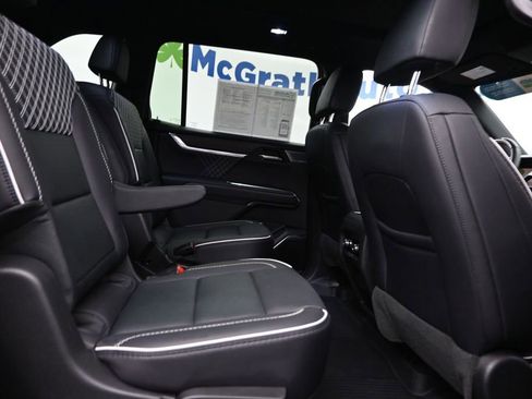 Used 2025 GMC Acadia Denali w/ Super Cruise Package AWD/4WD image 10