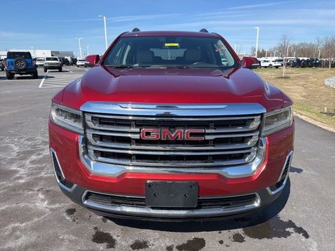 Used 2023 GMC Acadia SLT AWD/4WD image 3