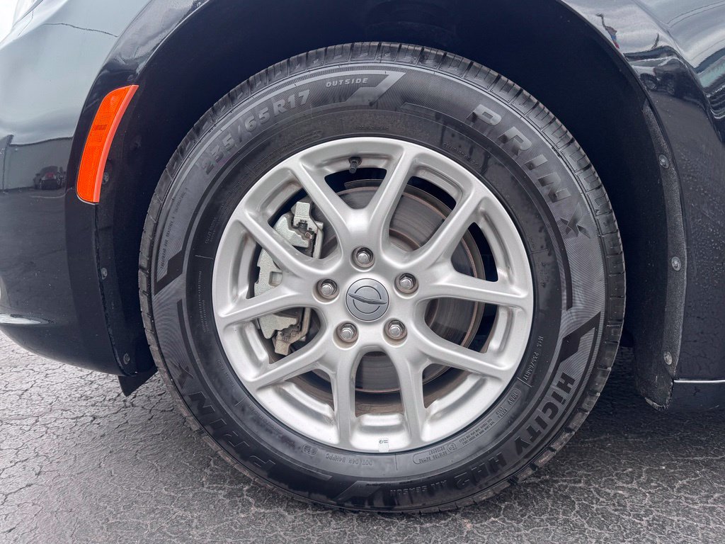 Used 2025 Chrysler Pacifica Select FWD image 10