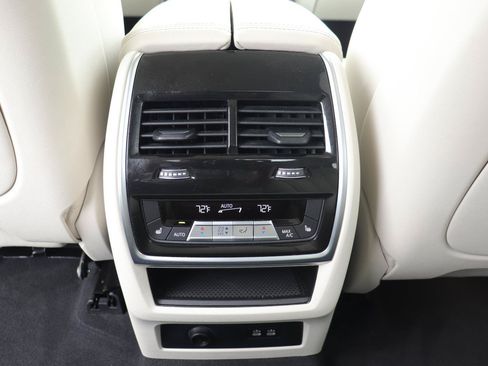 Used 2024 BMW X7 xDrive40i w/ Premium Package AWD/4WD image 25