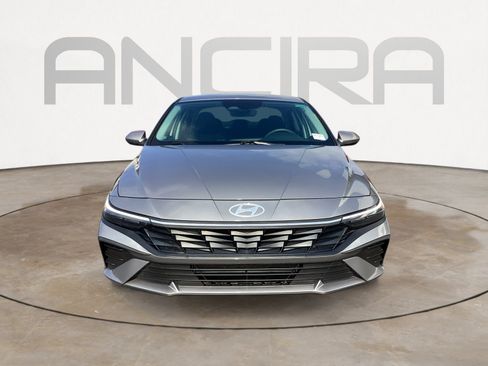 Used 2024 Hyundai Elantra SE FWD image 8