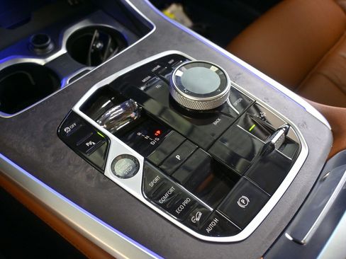 Certified 2023 BMW X7 xDrive40i w/ Executive Package image 28