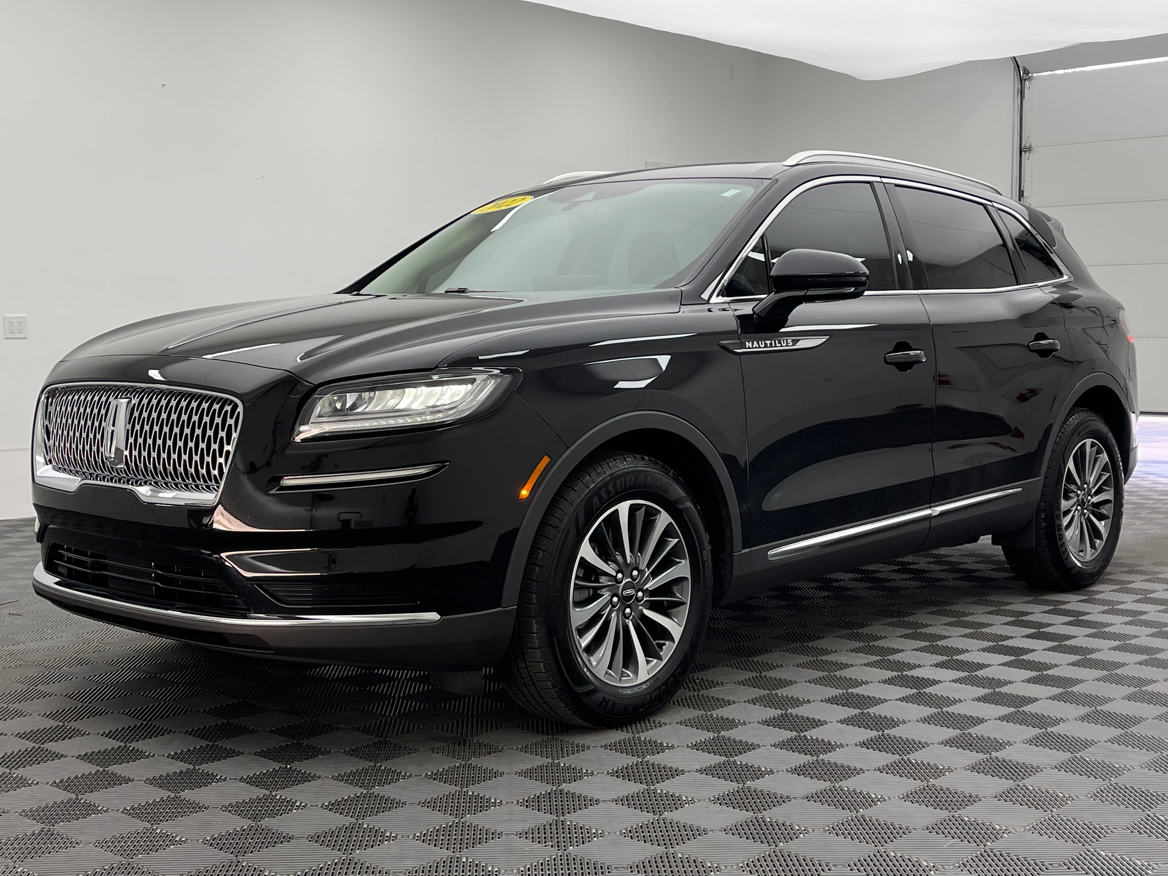 Used 2022 Lincoln Nautilus Reserve FWD image 2