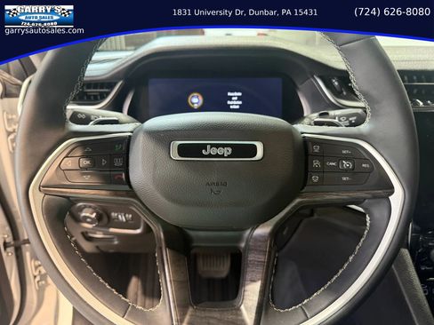Used 2023 Jeep Grand Cherokee Limited w/ Black Appearance Package AWD/4WD image 18