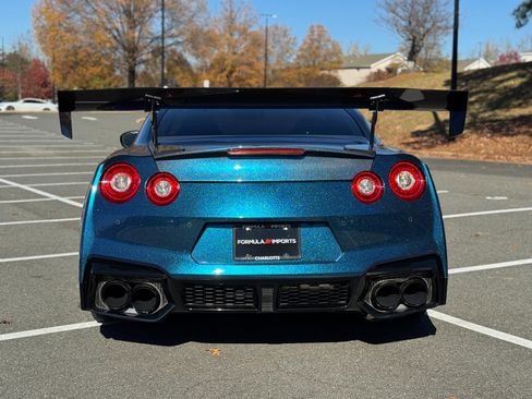 Used 2024 Nissan GT-R Premium w/ Premium Interior Package image 10