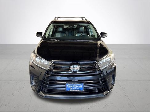 Used 2019 Toyota Highlander SE AWD/4WD image 3