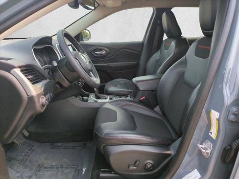 Used 2014 Jeep Cherokee Trailhawk w/ Comfort/Convenience Group AWD/4WD image 16