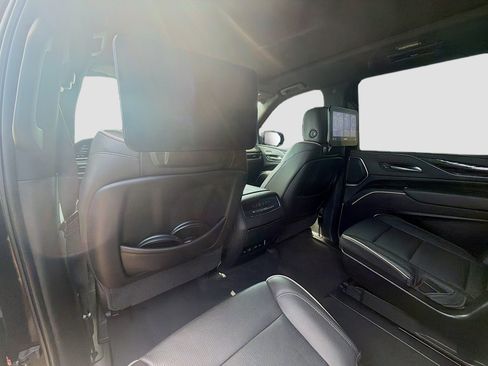 Used 2021 Cadillac Escalade ESV Sport AWD/4WD image 23