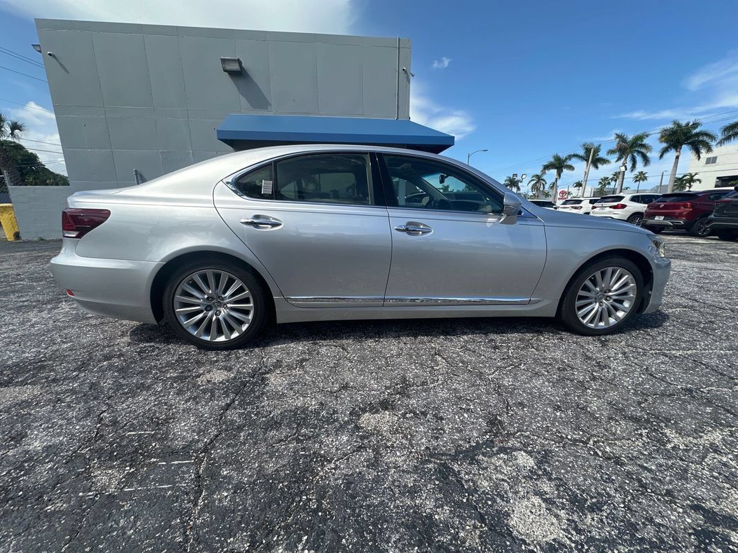 Used 2014 Lexus LS 460 w/ Comfort Package RWD image 7