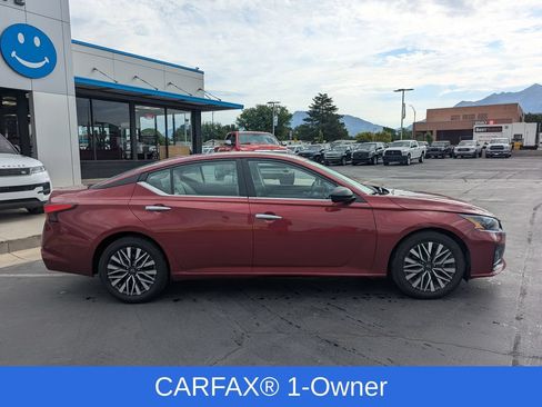 Used 2025 Nissan Altima 2.5 SV FWD image 2