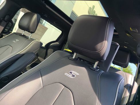 New 2023 Chrysler Pacifica Limited w/ Uconnect Theater Family Group image 35