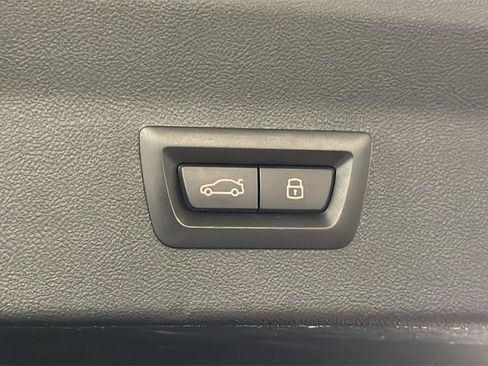 Used 2023 BMW X4 xDrive30i w/ Convenience Package image 16