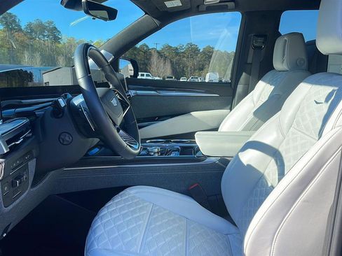 Used 2025 Cadillac Escalade V image 13